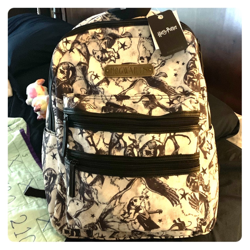 New Harry Potter Backpack w/ Hogwarts Badge